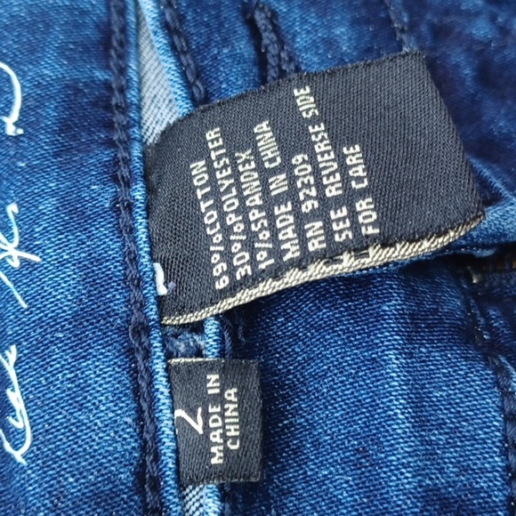 DG2 By Diane Gilman Women’s Jeans - Size 2, embroidered - Picture 4 of 6